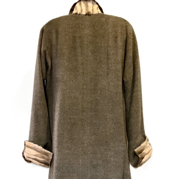 Fendi Reversible Coat - Cashmere , Squirrel neck fur , w/Ostrich Feather Scarf. - Picture 5 of 14